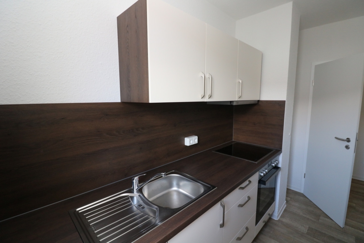 Vorsicht heiße Töpfe…3-RW mit Einbauküche & Wanne!!! - Küche
