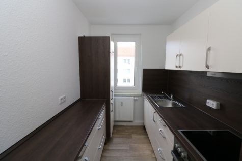 Vorsicht heiße Töpfe…3-RW mit Einbauküche & Wanne!!!, 09599 Freiberg, Franz-Kögler-Ring 13