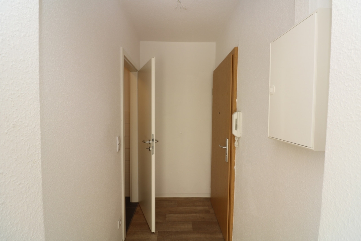 *Spar dich glücklich* - 1RW in zentraler Lage mit modernem Bad - Beispiel Flur