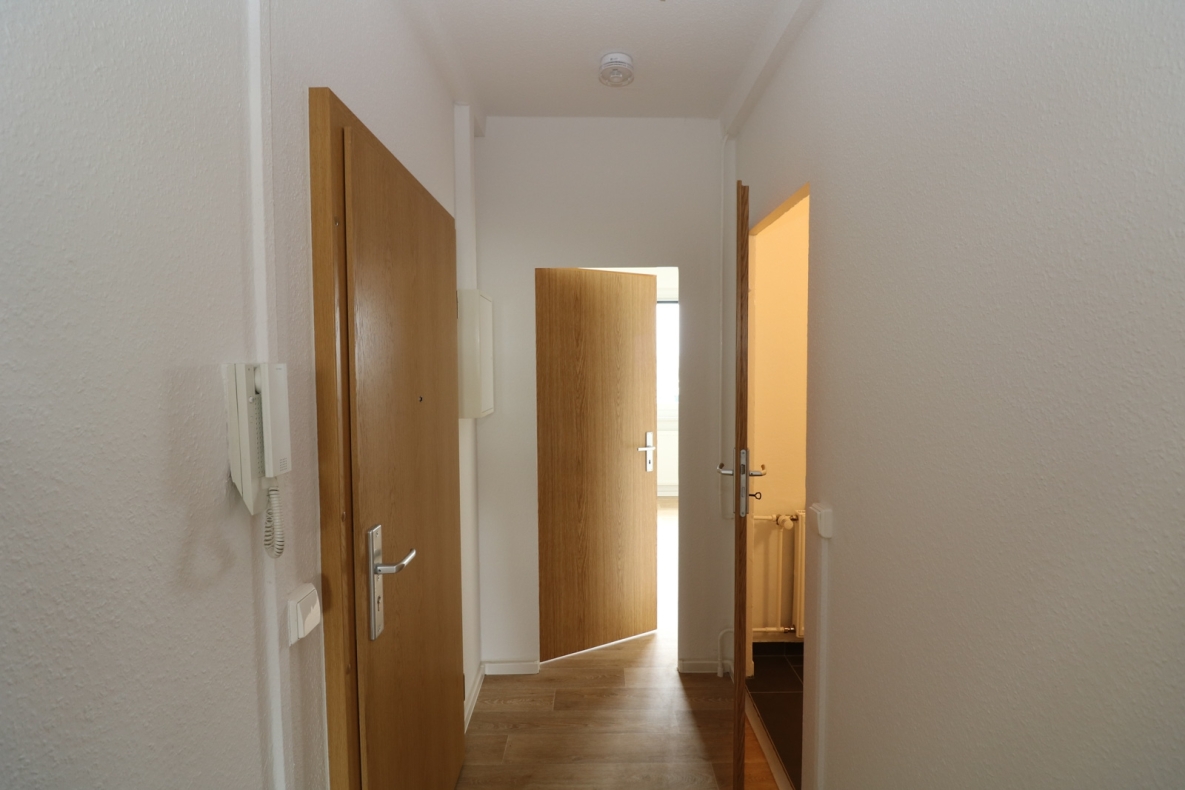 *Privater Wellnessbereich* - 3RW mit Balkon und Badewanne - Flur