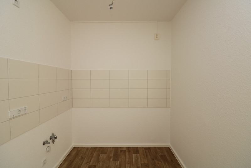 Auch für Nichtschwimmer geeignet...3-RW mit modernem Wannenbad & Balkon! - Beispiel Küche