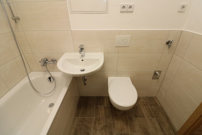 Auch für Nichtschwimmer geeignet...3-RW mit modernem Wannenbad & Balkon! - Beispiel Bad