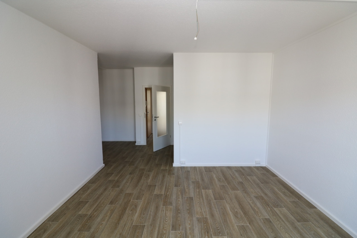 Auch für Nichtschwimmer geeignet...3-RW mit modernem Wannenbad & Balkon! - Wohnzimmer