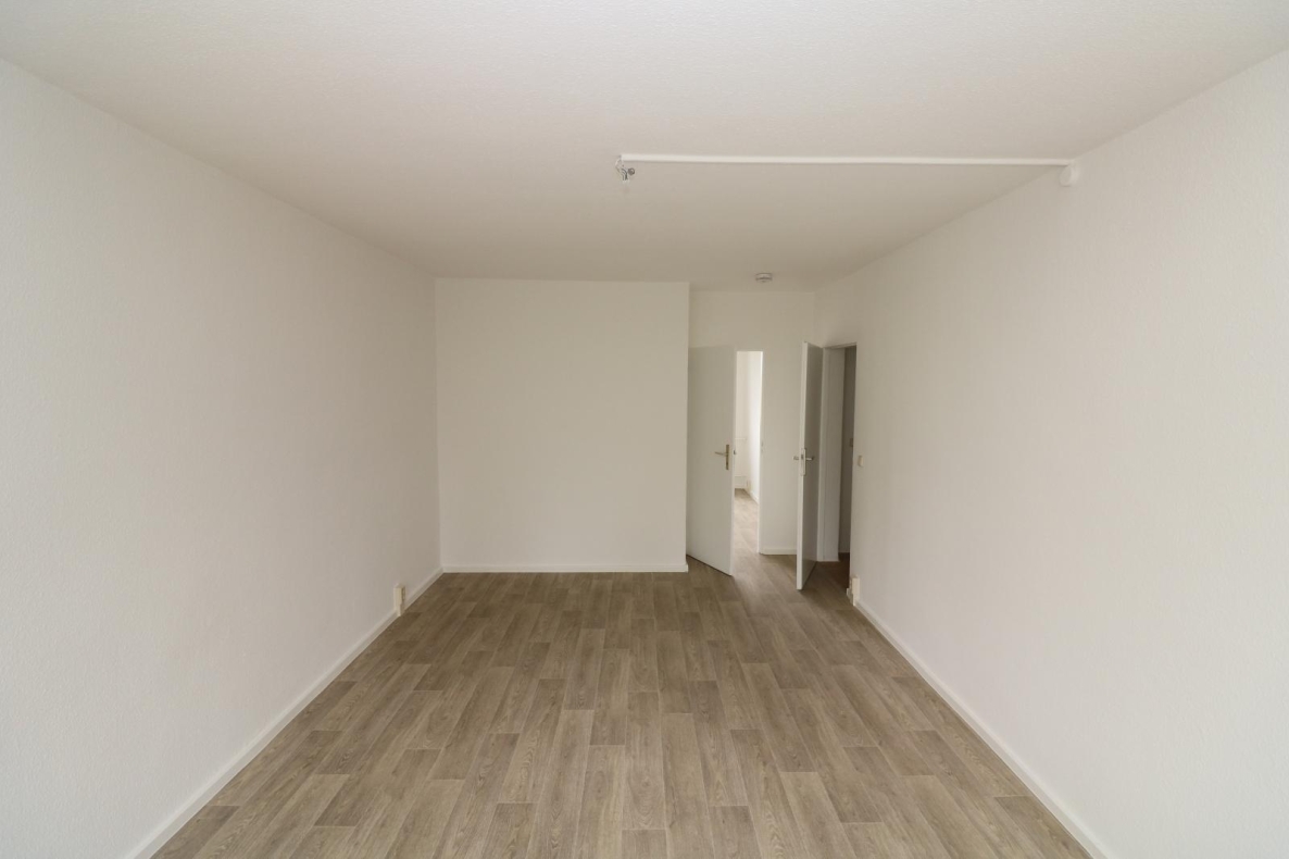 Für Sparfüchse...günstige 3-RW mit Wanne u. Balkon!!! - Wohnzimmer