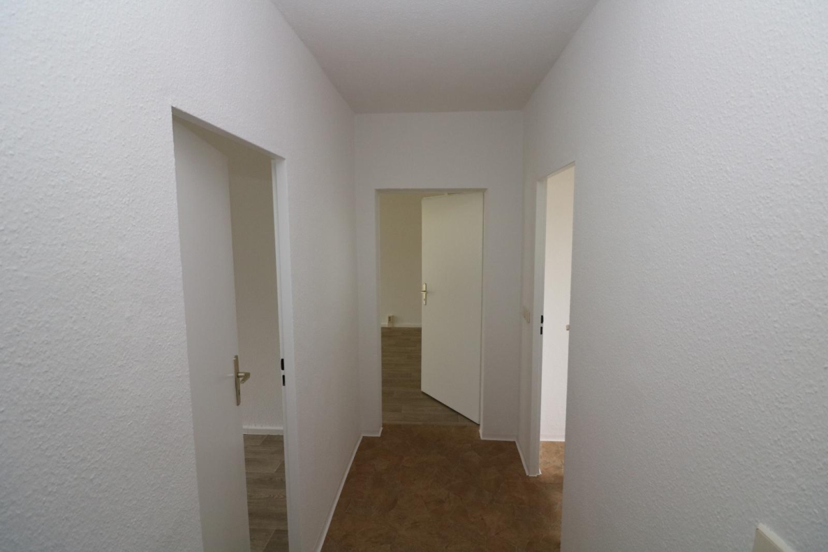 Für Sparfüchse...günstige 3-RW mit Wanne u. Balkon!!! - Flur