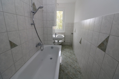 Für Sparfüchse…günstige 3-RW mit Wanne u. Balkon!!!, 09599 Freiberg, Maxim-Gorki-Straße 58
