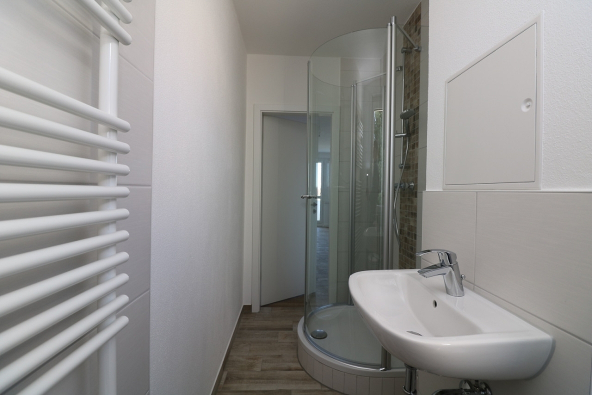 Vorkoster gesucht…1-RW mit Einbauküche, Dusche & Balkon!!! - Bad mit Dusche