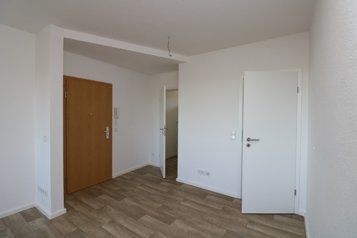 Vorkoster gesucht…1-RW mit Einbauküche, Dusche & Balkon!!! - Wohnzimmer