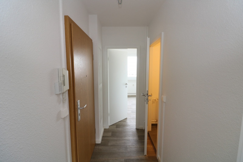 Liebe auf den ersten Blick...sanierte 3-RW mit Dusche & Balkon!!! - Flur