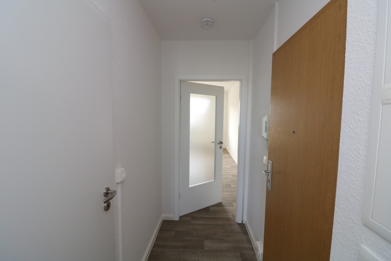 Liebe auf den ersten Blick...sanierte 3-RW mit Dusche & Balkon!!! - Flur