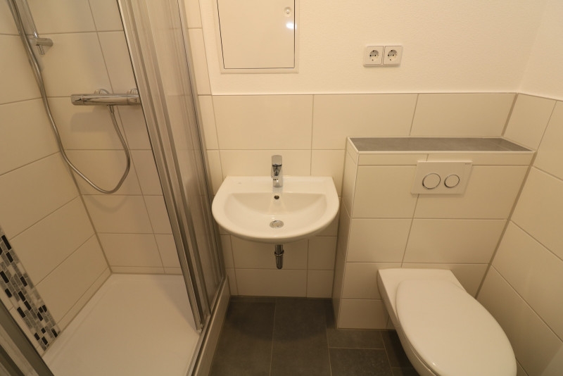 Liebe auf den ersten Blick...sanierte 3-RW mit Dusche & Balkon!!! - Bad