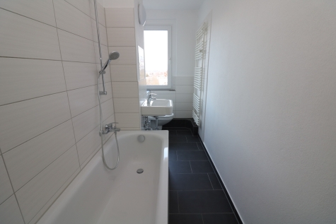 Ich war noch niemals in New York…denn ich bleib lieber in meiner neu sanierten 3-RW mit Wanne u. Ba, 09599 Freiberg, Ziolkowskistraße 4