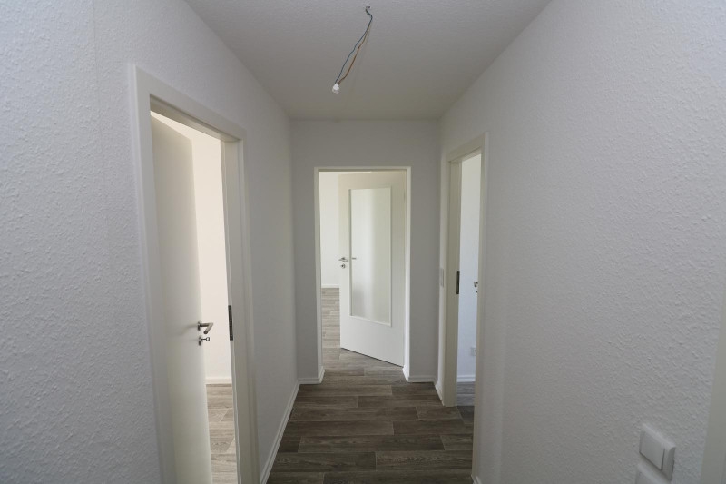 Die heißen Tage können kommen...3-RW mit Dusche & Balkon! - Beispiel Flur