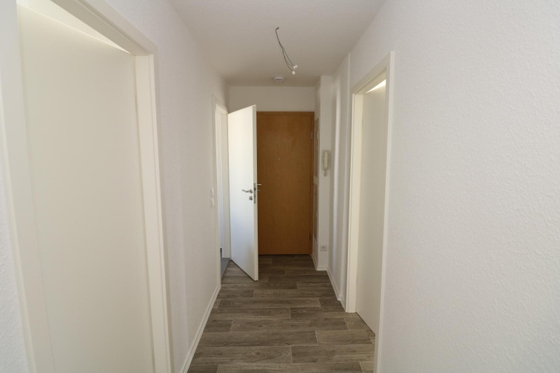 Die heißen Tage können kommen...3-RW mit Dusche & Balkon! - Beispiel Flur