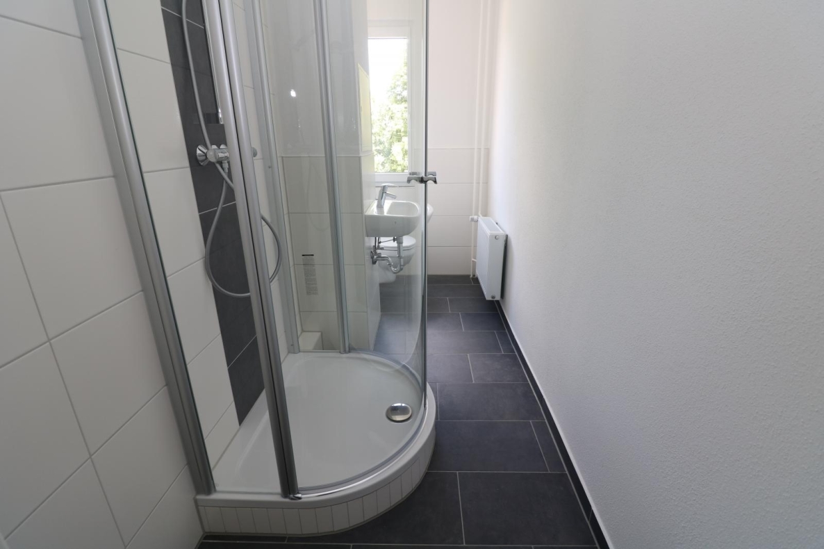 Shower me in sunshine - moderne 3RW mit Dusche und sonnigem Balkon - Bad mit Dusche