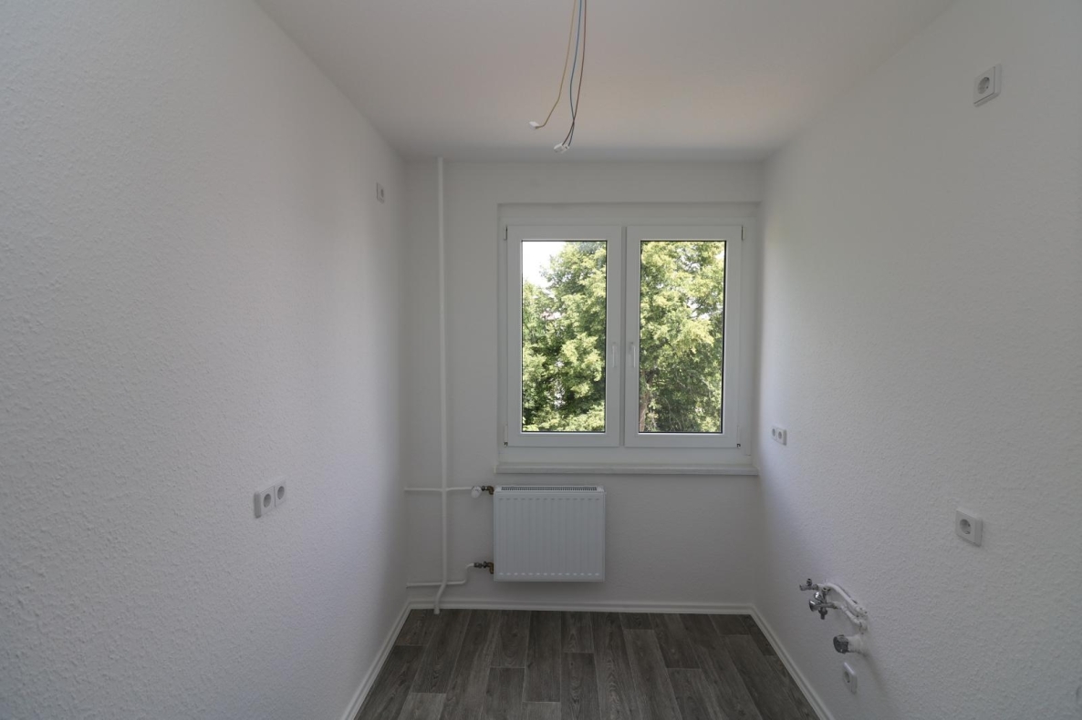Shower me in sunshine - moderne 3RW mit Dusche und sonnigem Balkon - Küche