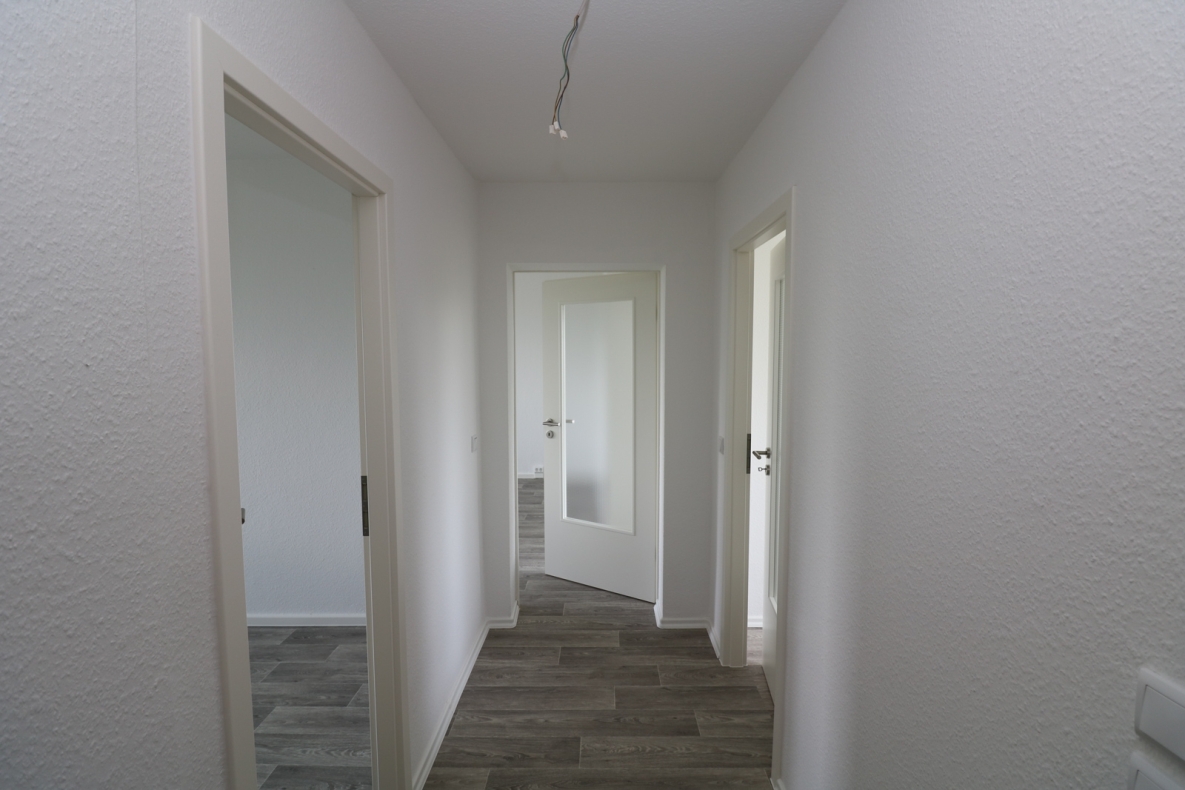 Auf die Plätze…fertig…mieten!!! 3-RW mit Wanne u. Balkon!!! - Beispiel Flur