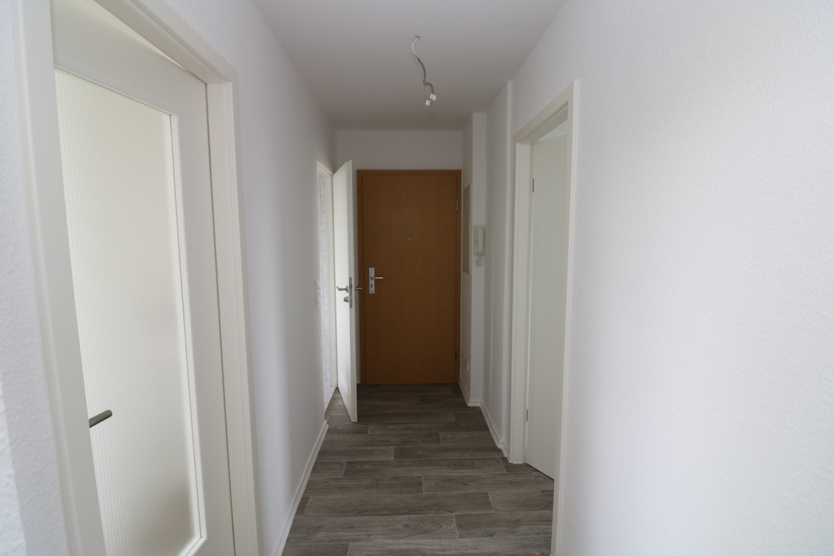 Auf die Plätze…fertig…mieten!!! 3-RW mit Wanne u. Balkon!!! - Beispiel Flur