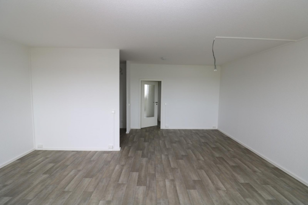 Viel Platz für Kind und Kegel…4-RW mit Wanne & Balkon!!! - Wohnbereich