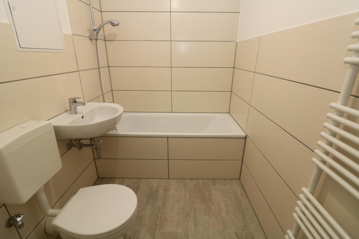 Viel Platz für Kind und Kegel…4-RW mit Wanne & Balkon!!! - Bad