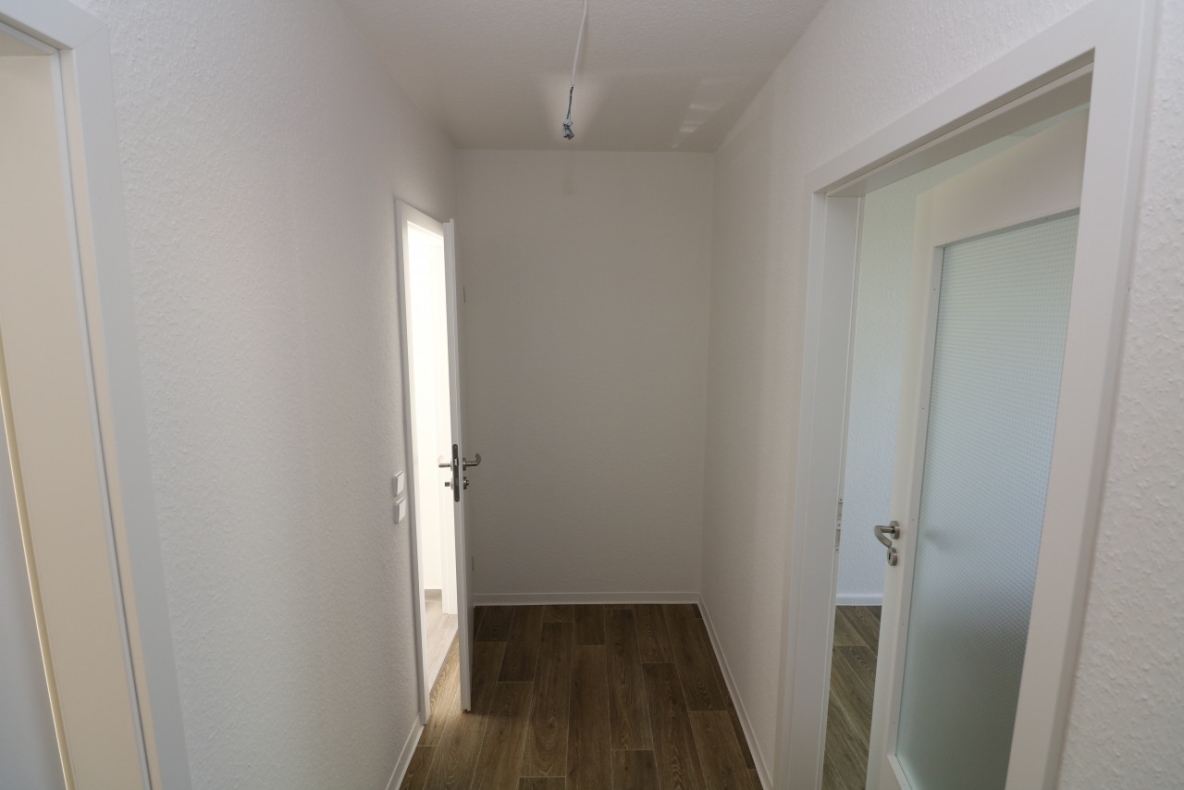 Duschen war noch nie so einfach...EG-Wohnung mit bodengleicher Dusche!!! - Flur