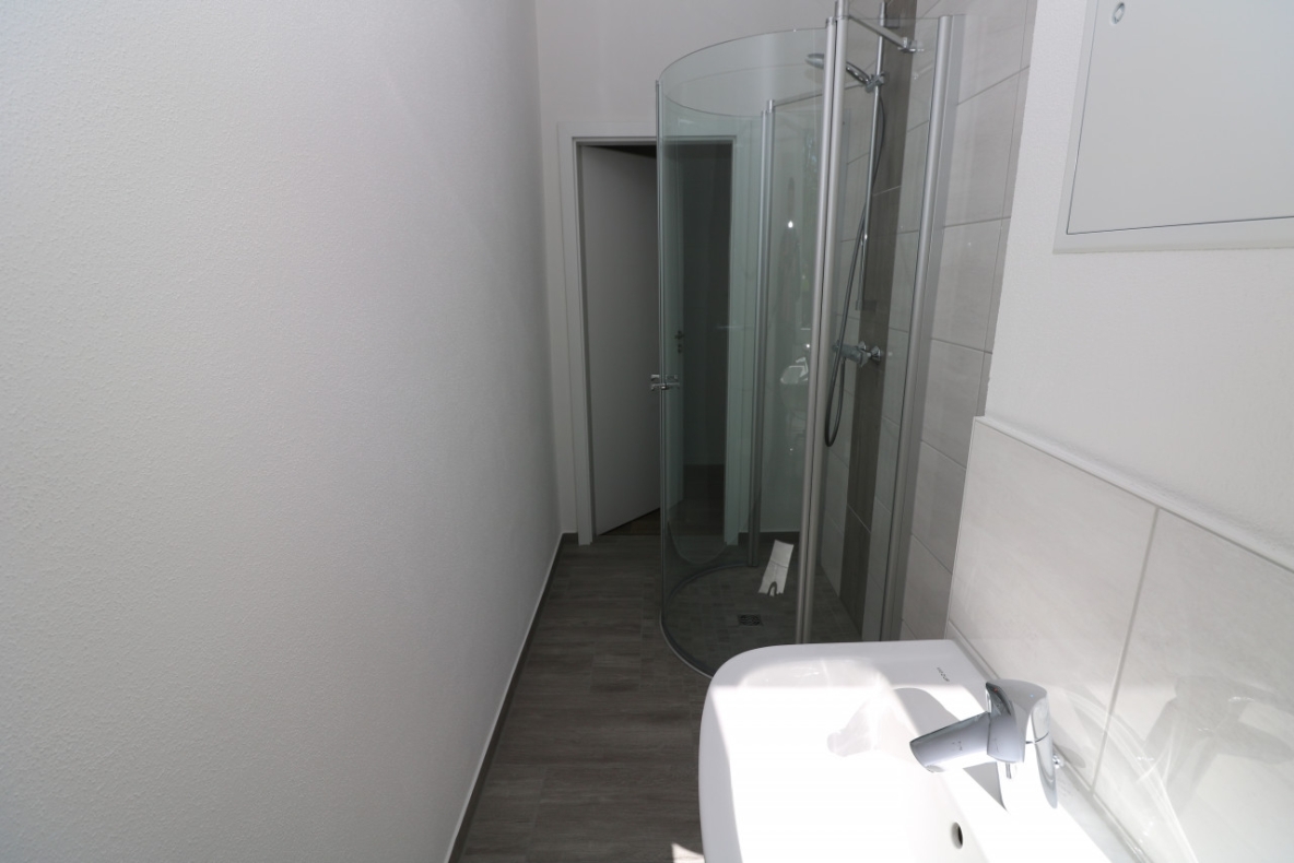 Duschen war noch nie so einfach...EG-Wohnung mit bodengleicher Dusche!!! - Bad mit Dusche
