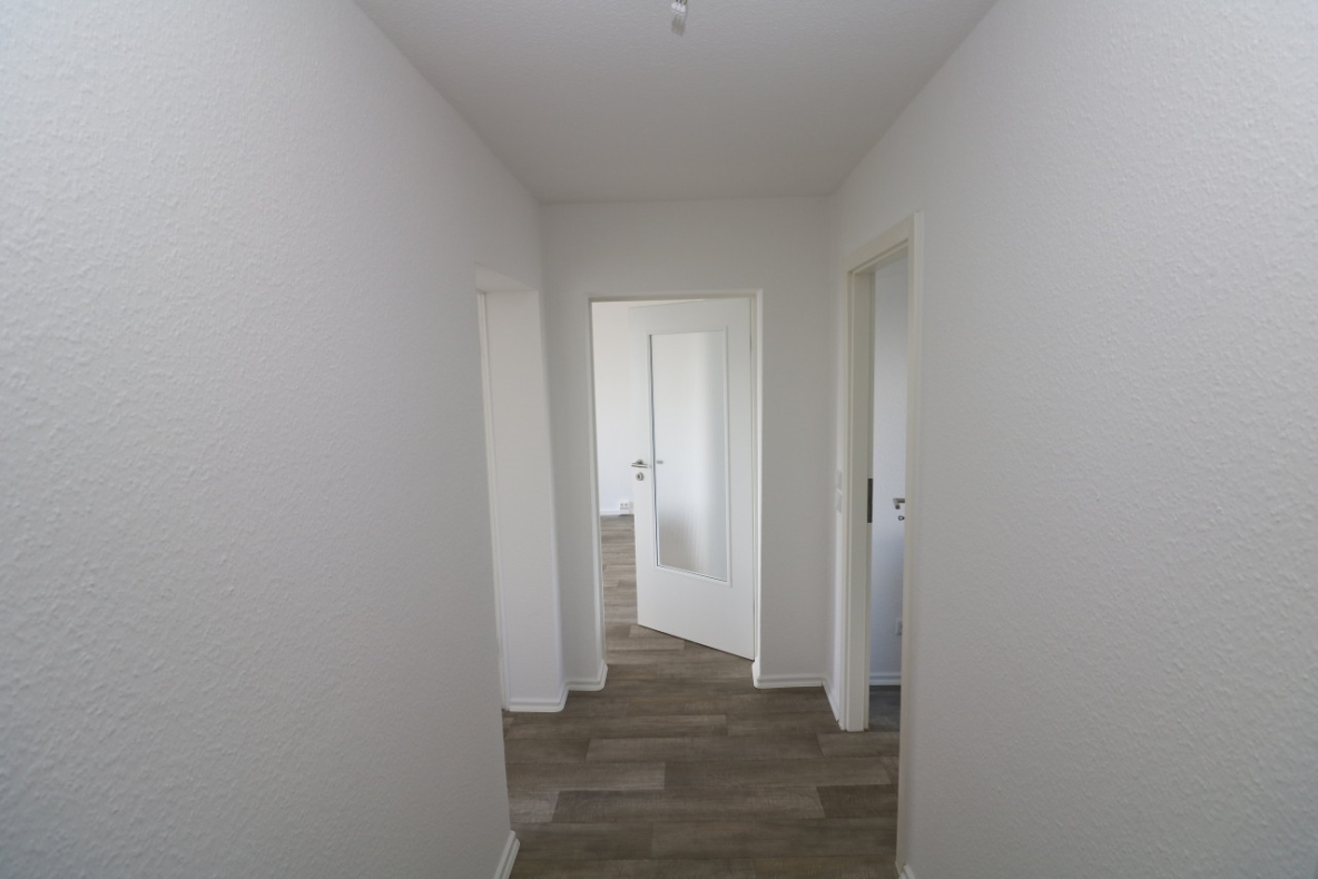 Kochmütze zu vergeben...sanierte 3-RW mit Einbauküche und Wanne!!!!! - Flur