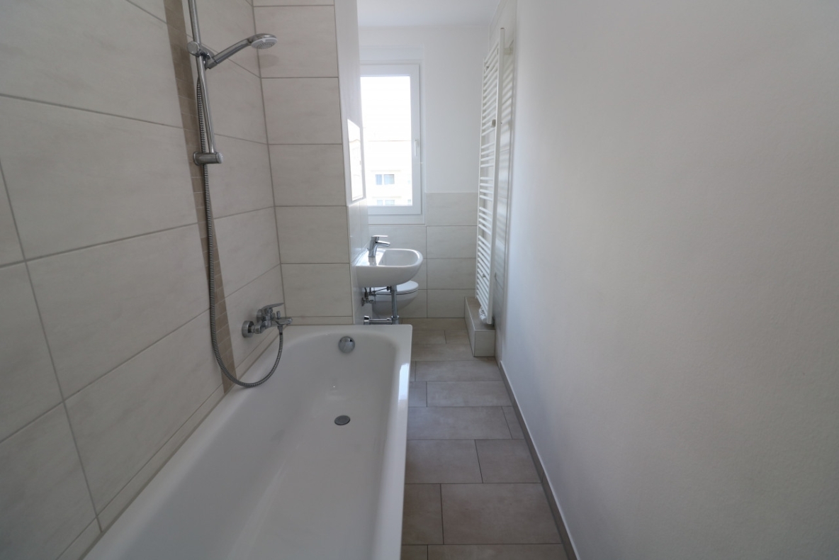 Kochmütze zu vergeben...sanierte 3-RW mit Einbauküche und Wanne!!!!! - Bad mit Wanne