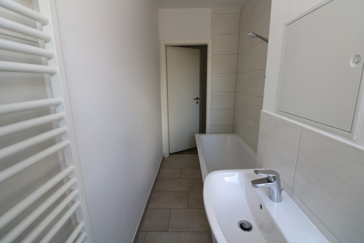 Kochmütze zu vergeben...sanierte 3-RW mit Einbauküche und Wanne!!!!! - Bad mit Wanne