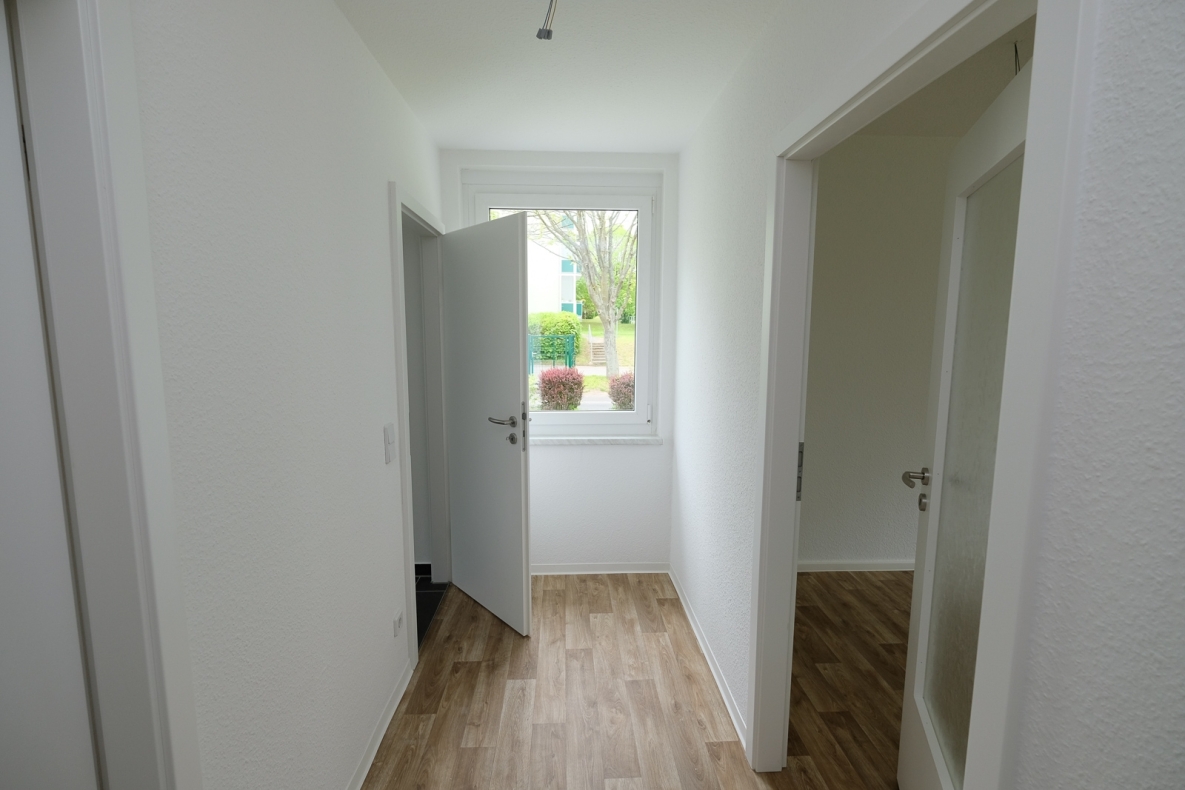 So einfach kann Wohnen sein...EG-Wohnung mit bodengleicher Dusche im Grünen!!! - Beispiel Flur