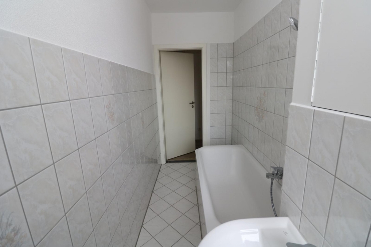 3...2...1...meins...tolle 3-RW mit Wanne & Balkon!!! - Bad mit Wanne