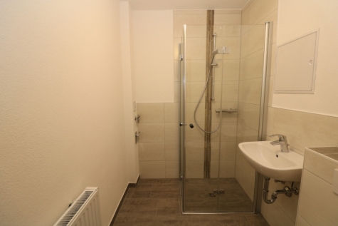 Top die Dusche gilt…EG-Wohnung mit bodengleicher Dusche & Balkon!!!, 09599 Freiberg, Paul-Müller-Straße 38