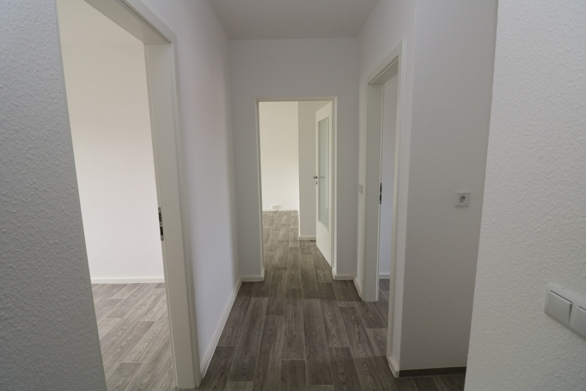 Flieg mit mir zu den Sternen…helle 3-RW mit Wanne & Balkon!!! - Beispiel Flur