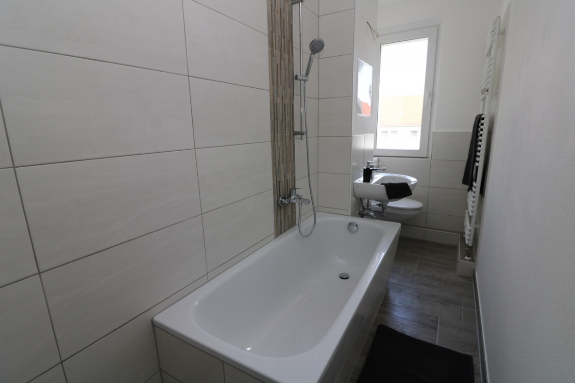 Flieg mit mir zu den Sternen…helle 3-RW mit Wanne & Balkon!!! - Beispiel Bad