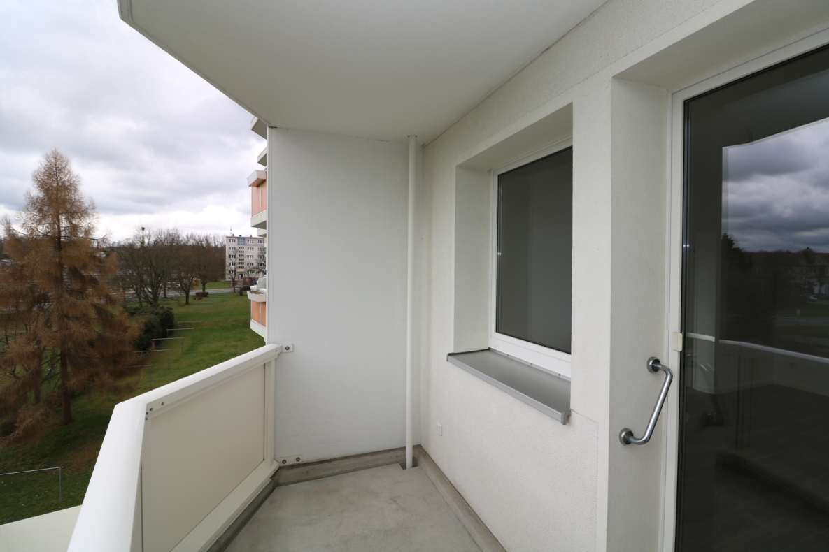 *Herzhaft UND Süß* - 2RW mit Einbauküche, Badewanne und Balkon - Beispiel Balkon