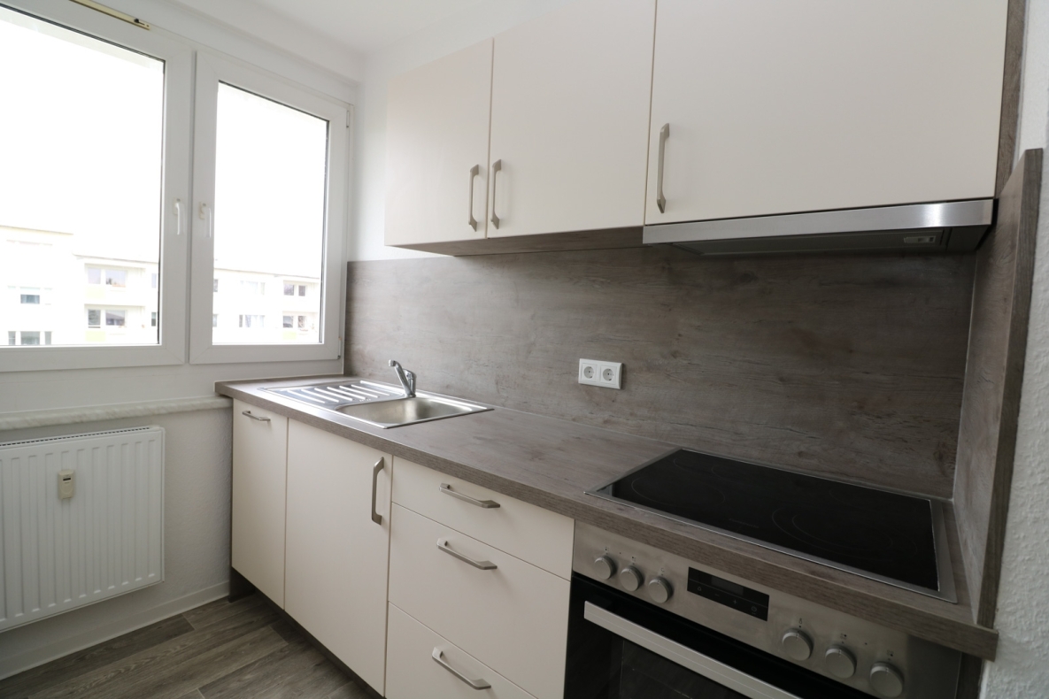 *Herzhaft UND Süß* - 2RW mit Einbauküche, Badewanne und Balkon - Beispiel Küche