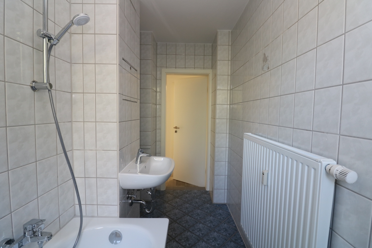 Schickes Nest sucht Nachwuchs…helle 4-RW mit Wanne u. Balkon!!! - Beispiel Bad mit Wanne