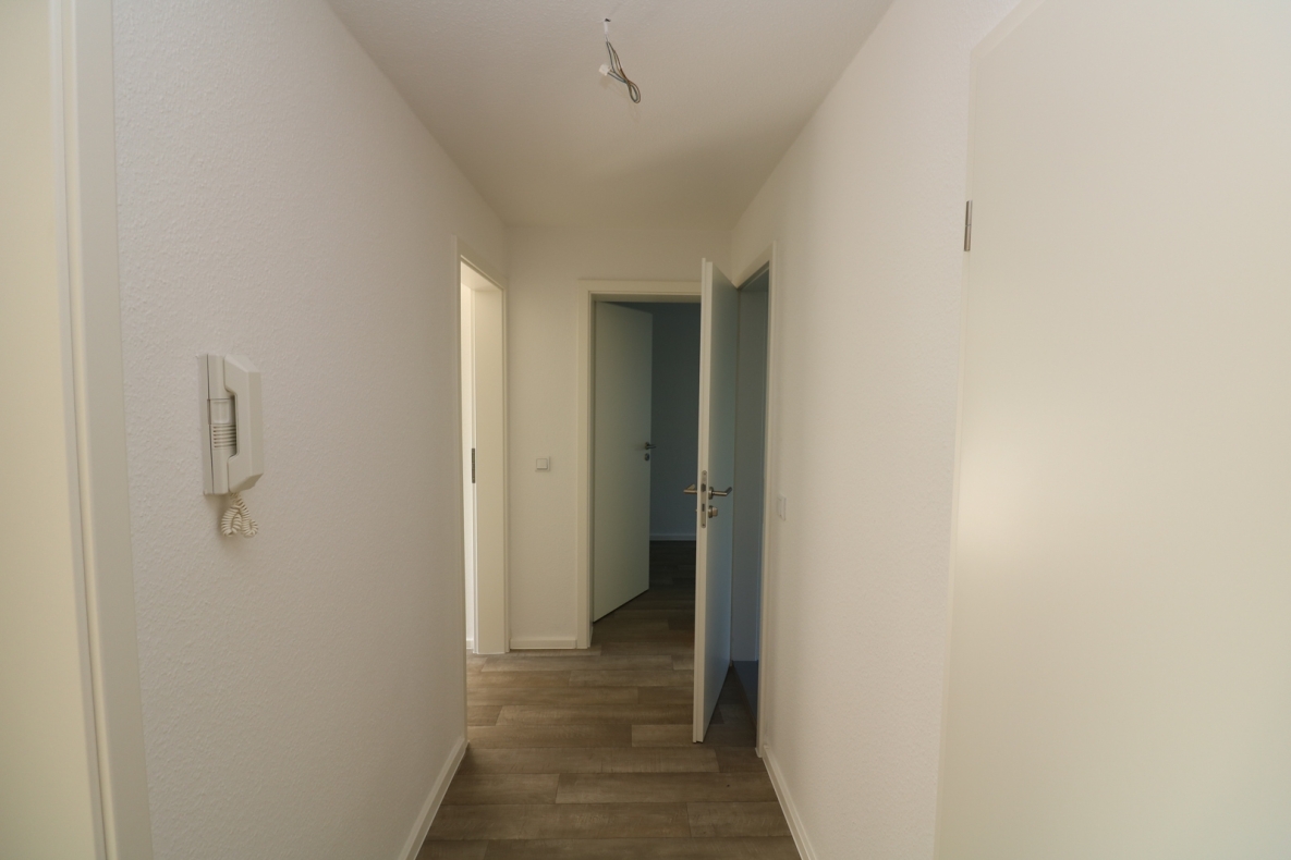 Schickes Nest sucht Nachwuchs…helle 4-RW mit Wanne u. Balkon!!! - Beispiel Flur