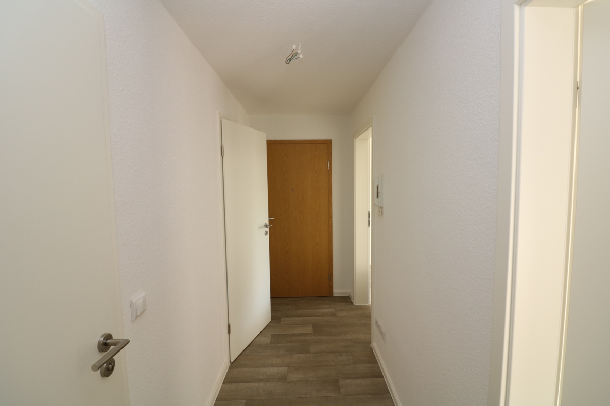 Schickes Nest sucht Nachwuchs…helle 4-RW mit Wanne u. Balkon!!! - Beispiel Flur