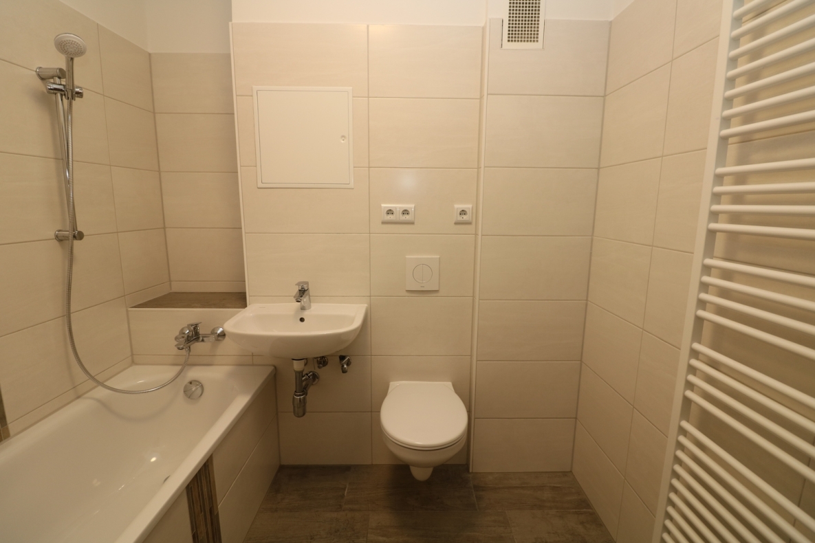 Hulapalu...greif einfach zu...moderne 3-RW mit Wanne u. Balkon!!! - Beispiel Bad mit Wanne
