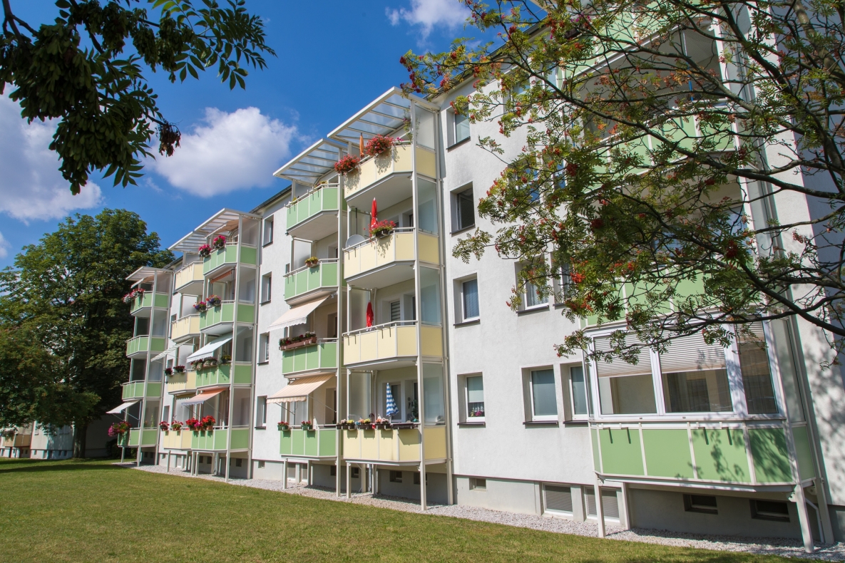 Ready, set, go! Modernisierte Traumwohnung mit Dusche und Balkon! - Außenansicht