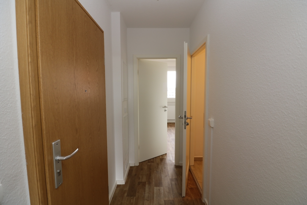 Eine neue Wohnung ist wie ein neues Leben…neu sanierte 2-RW mit Dusche u. Balkon!!! - Beispiel Flur