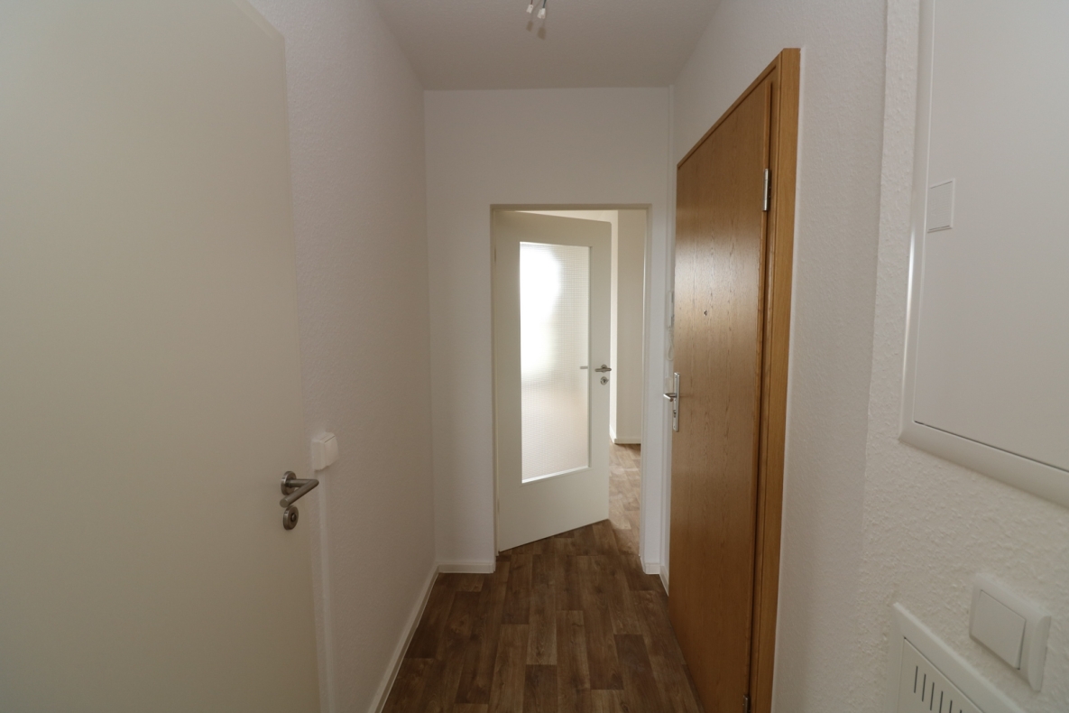 Eine neue Wohnung ist wie ein neues Leben…neu sanierte 2-RW mit Dusche u. Balkon!!! - Beispiel Flur
