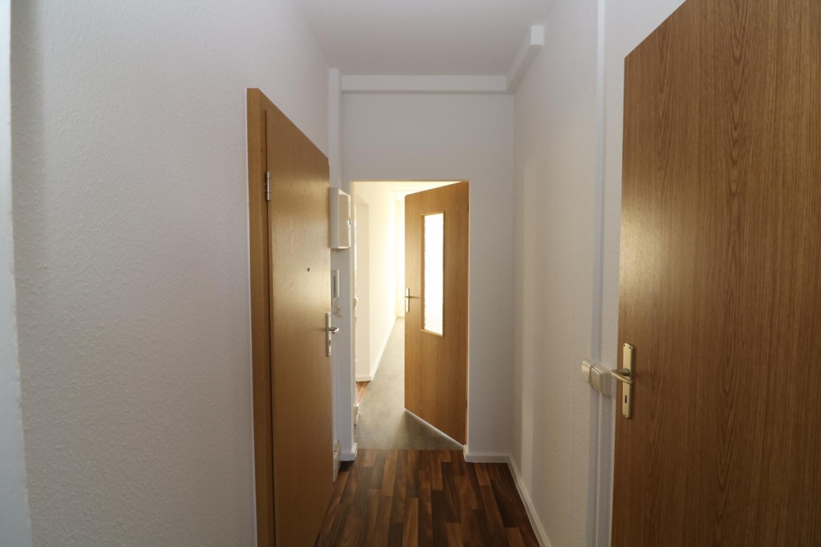 Ein großes Schnäppchen! - Großzügige 3RW mit 2 Balkonen - Flur