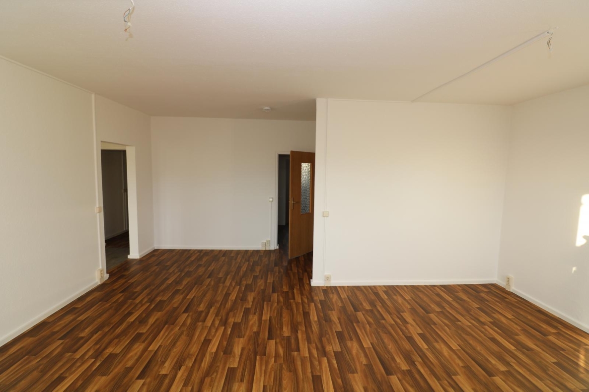 Ein großes Schnäppchen! - Großzügige 3RW mit 2 Balkonen - Wohnzimmer