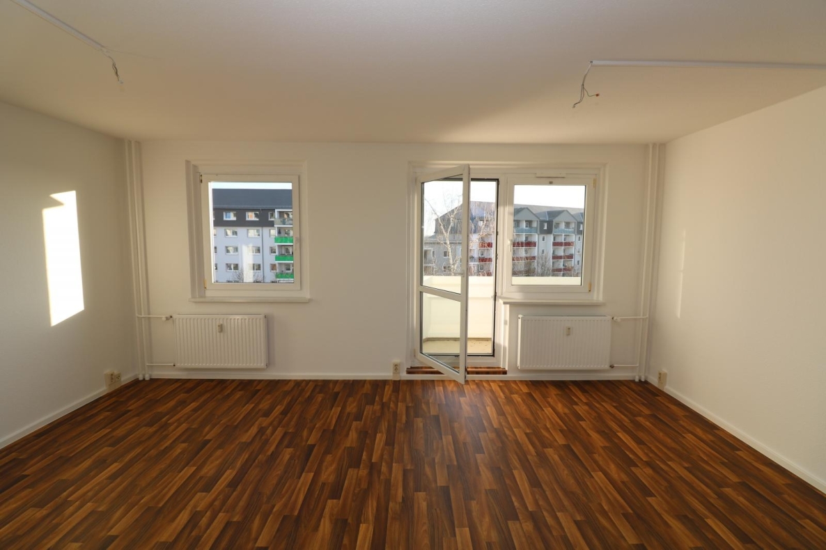 Ein großes Schnäppchen! - Großzügige 3RW mit 2 Balkonen - Wohnzimmer