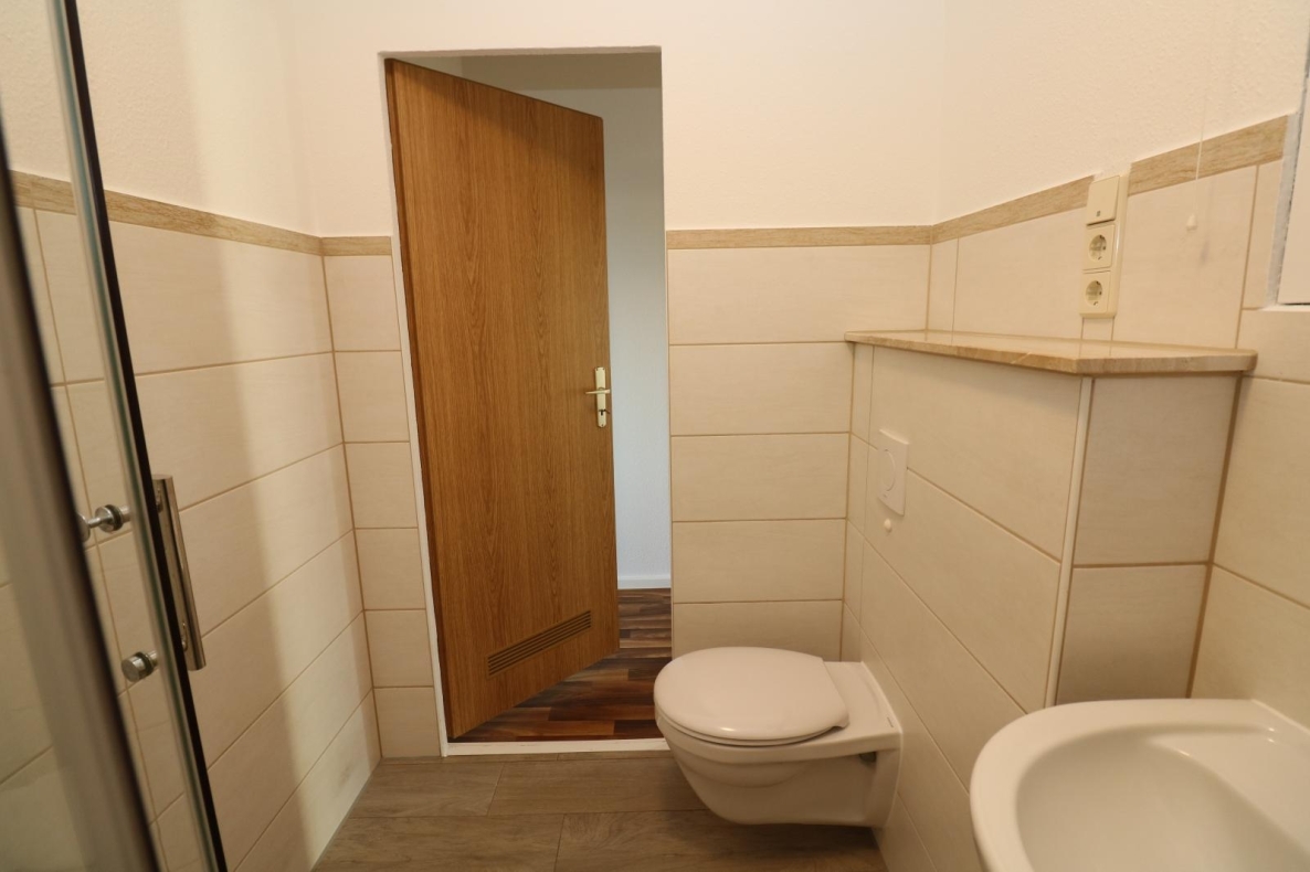 Ein großes Schnäppchen! - Großzügige 3RW mit 2 Balkonen - Bad mit Dusche