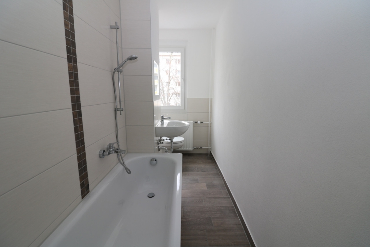 Vorsicht heiße Töpfe…2-RW mit Einbauküche & Wanne !!! - Beispiel Bad mit Wanne