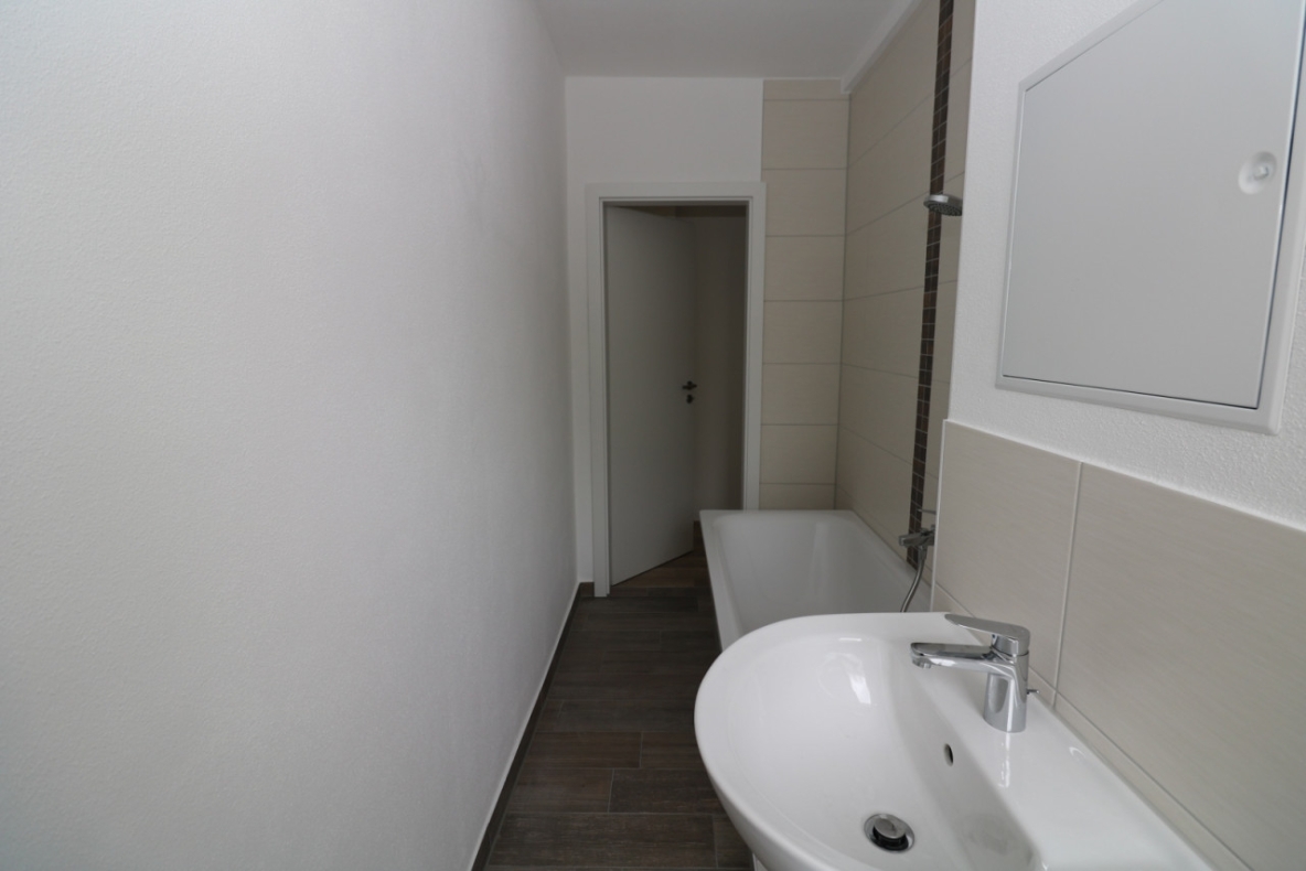 Vorsicht heiße Töpfe…2-RW mit Einbauküche & Wanne !!! - Beispiel Bad mit Wanne