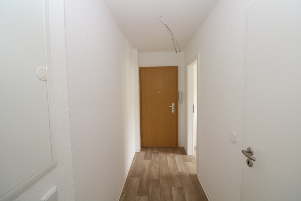 Vorsicht heiße Töpfe…2-RW mit Einbauküche & Wanne !!! - Beispiel Flur